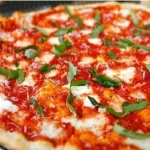 Receita de Pizza margherita com massa fininha