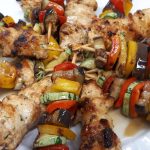 Espetinho de Frango com Legumes
